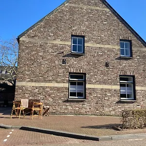 https://huize-bronsgroen-vakantiehuis-voor-2-6-pers-in.maastrichthotels.net