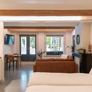 https://this-must-be-the-place.utrechthotels.net