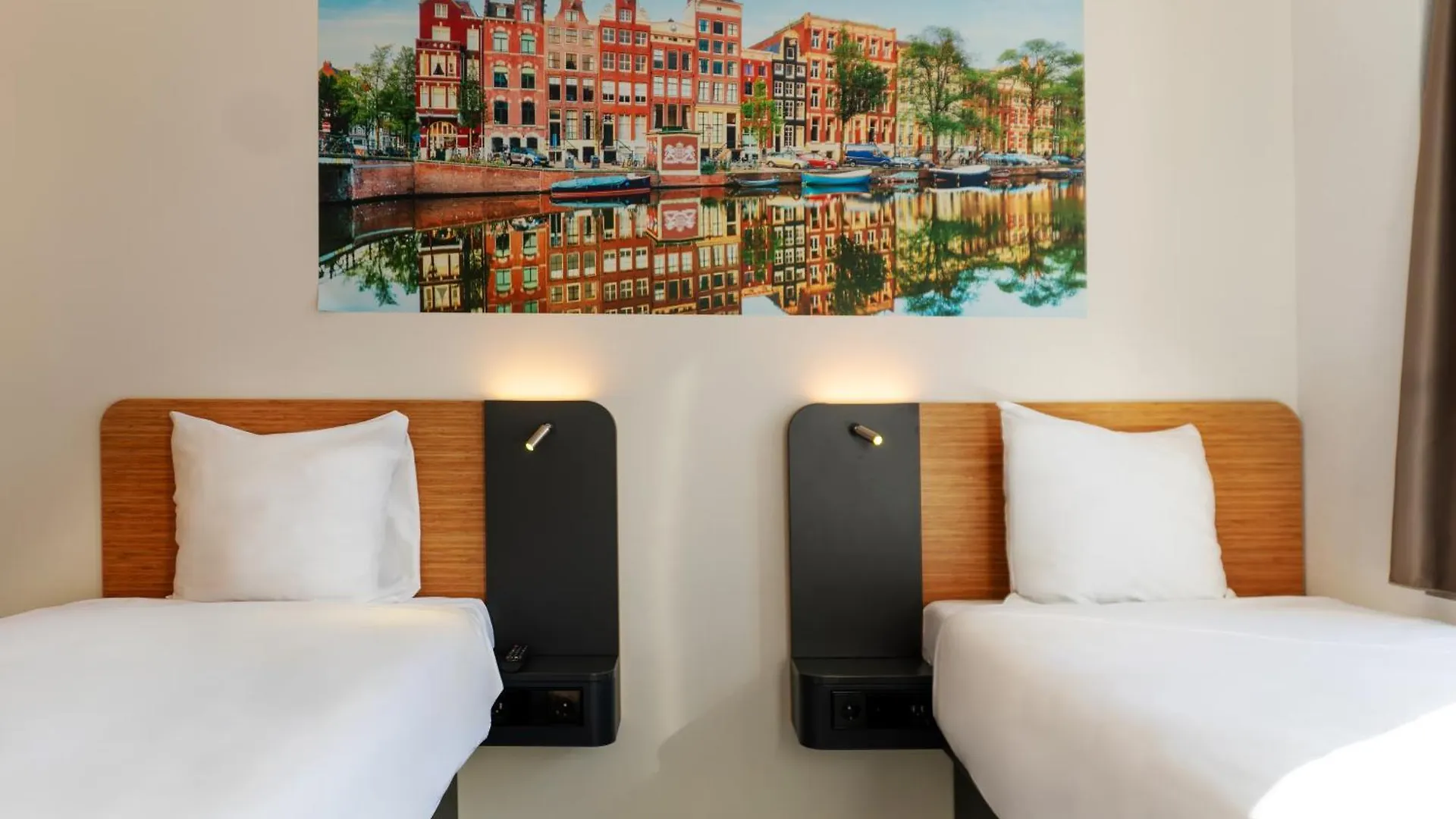 Easyhotel Amsterdam Arena Boulevard Hotel