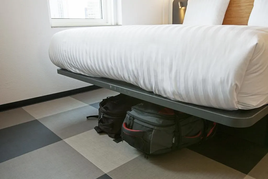 Easyhotel Amsterdam Arena Boulevard 2*,