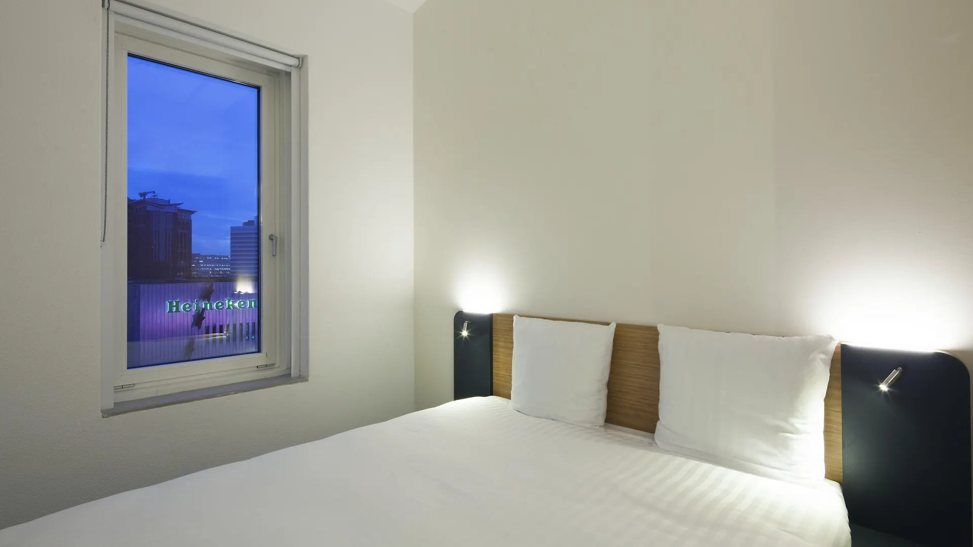 Easyhotel Amsterdam Arena Boulevard 2*,