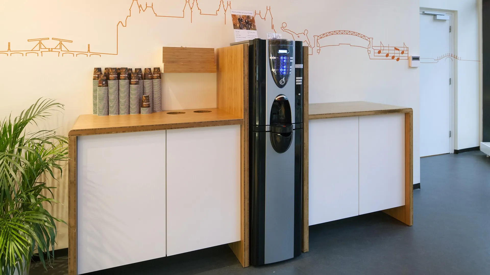 Easyhotel Amsterdam Arena Boulevard 2*,  Hollandia