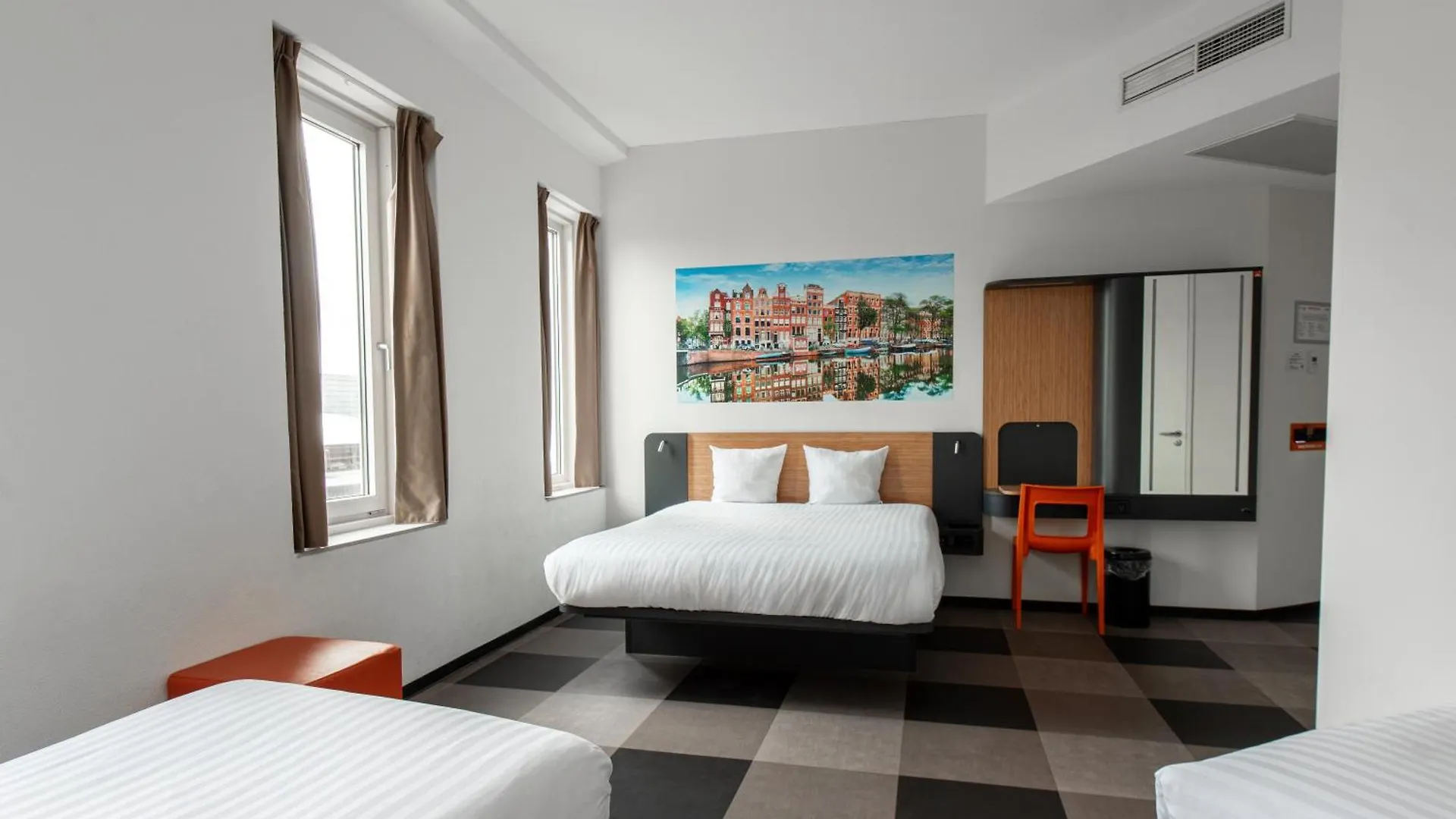 Easyhotel Amsterdam Arena Boulevard Hotel