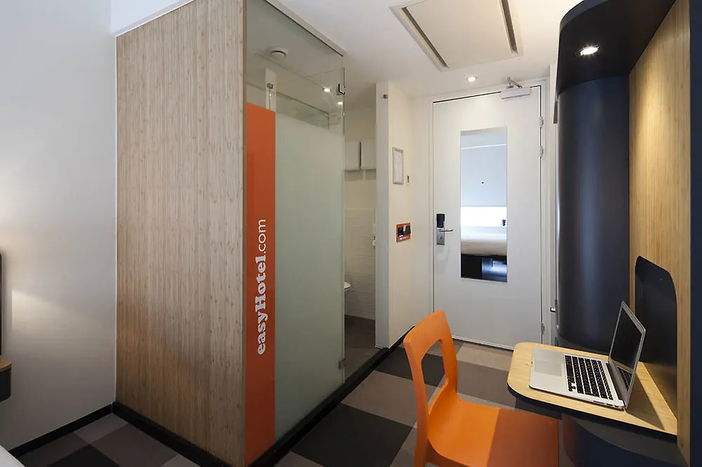 Easyhotel Amsterdam Arena Boulevard 2*,